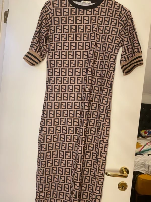 Klänning  - Använd en gång 