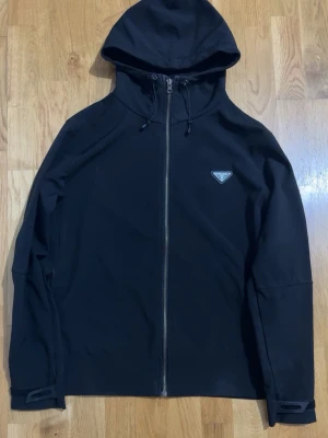 Prada jacka  - Prada jacka använd ett tag men jävligt fräch