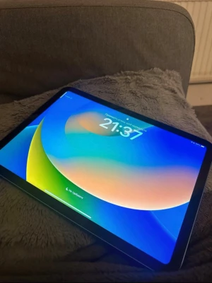 iPad 2022 10,9 - Hej säljer en Apple ipad 2022 10,9 Mycket fint skick  Knappt använd Köpt 2023