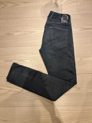 Replay anbass jeans - Riktigt feta Replay anbass hyperflex | Skick: 9/10 | Nypris: 1399 kr | Storlek: W30 L34 | Inga defekter 🙌| Hör av er vid minsta fundering 🙌