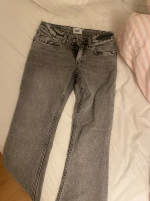Jeans  - Superfina grå jeans som är för små för mig❣️ osäker på storlek men känns som en xs/liten s💕