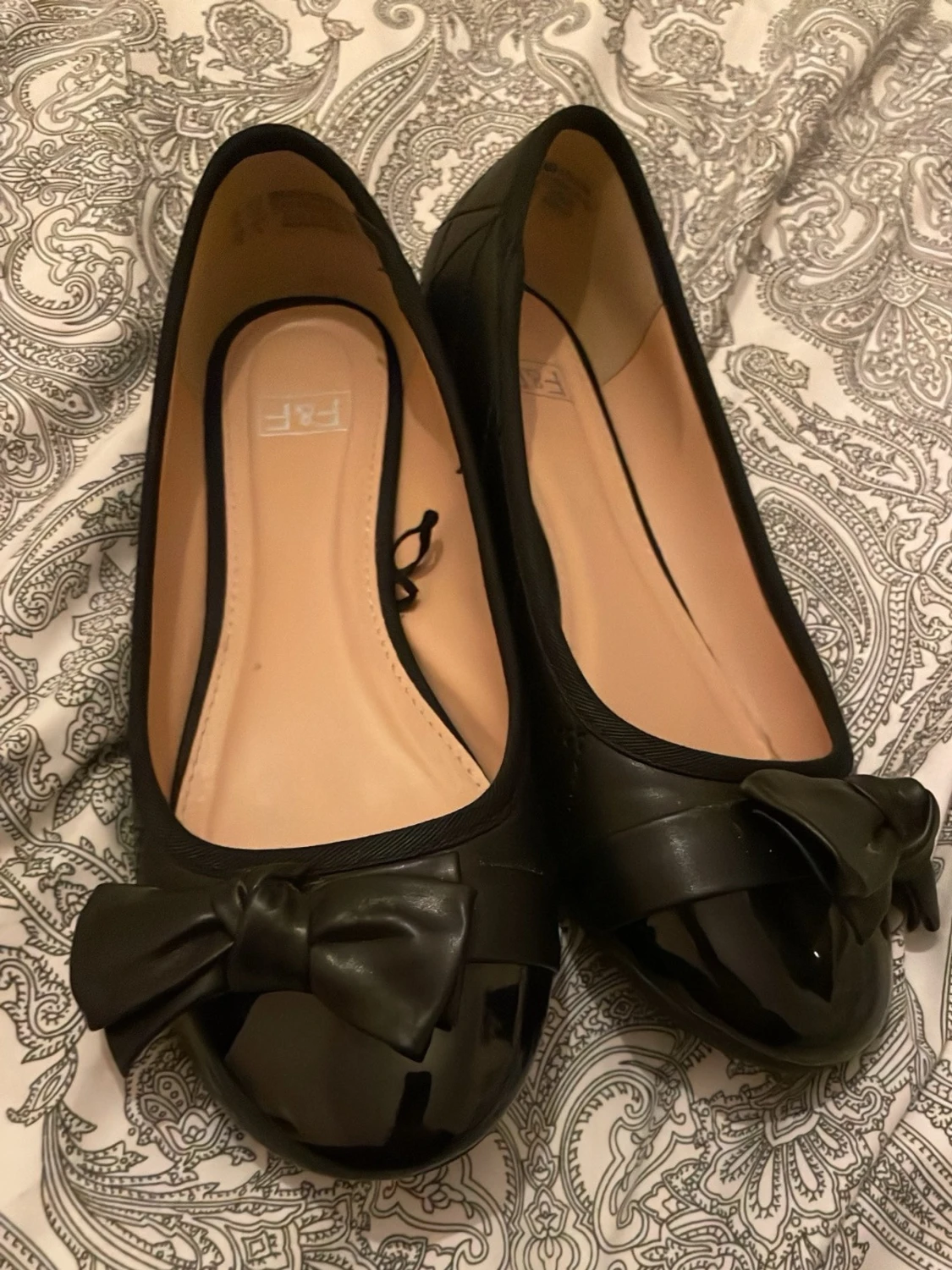 Svarta ballerinaskor med rosett