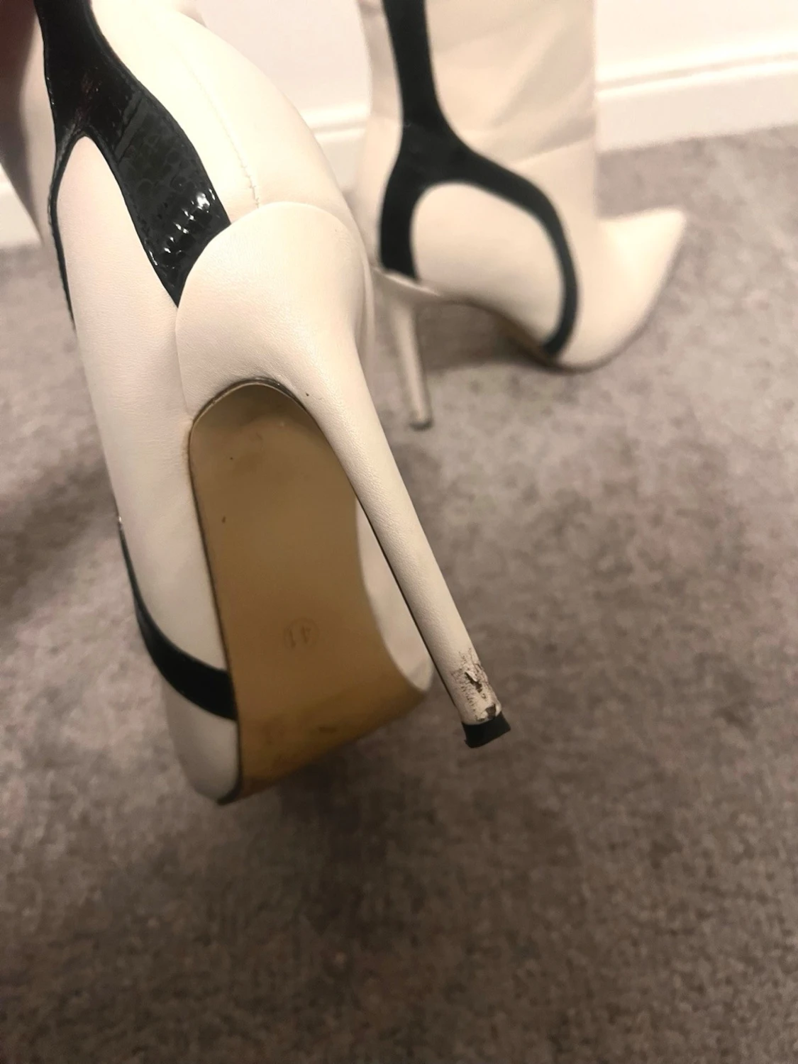 Vita stövletter med svart detalj - 1