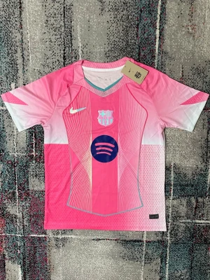 Barcalona special tröja  - Säljer denna riktigt snygga tröjan för ett riktigt bra pris! Skriv till om ni är intresserade eller har några funderingar.