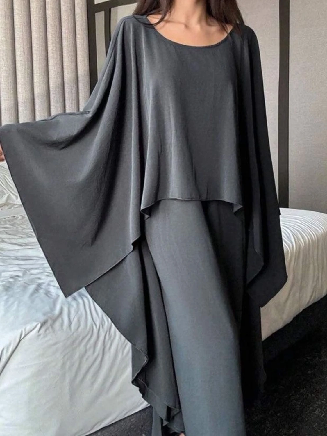 Mörkgrå långklänning med volang - 1