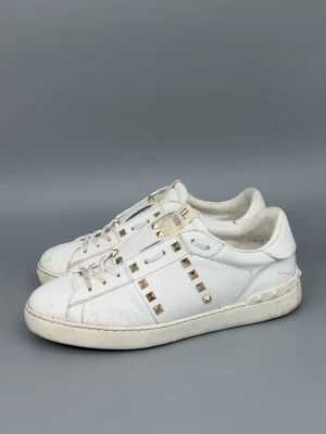 Valentino Rockstud Skor | 41.5 - Valentino Rockstud Skor. Storlek 41.5. Nypris: 7000kr. Självklart äkta. Hör av er vid funderingar 🙌