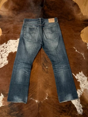 Bootcut Levis - Tjena! Säljer dessa extremt snygga bootcut Levis, vet ej modellen men skulle gissa på att det är 512 eller 527, W36/L34, hör av dig vid funderingar!🙌