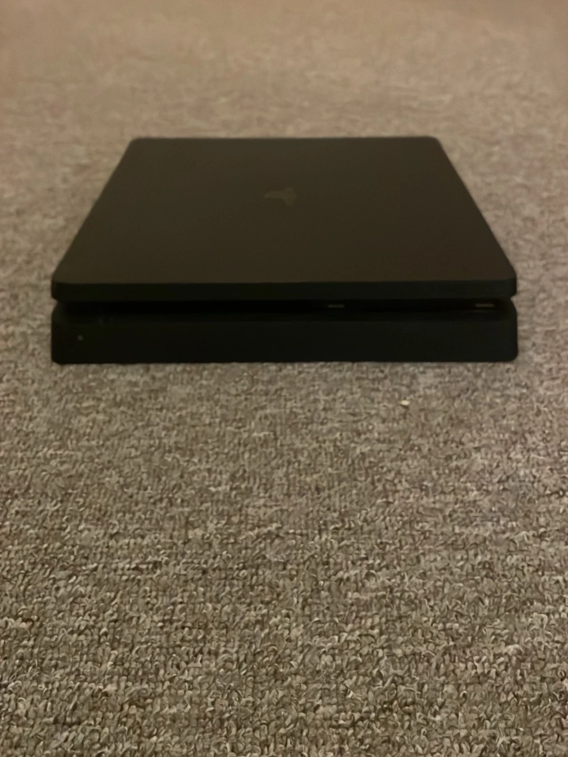 PlayStation 4 Slim - 1