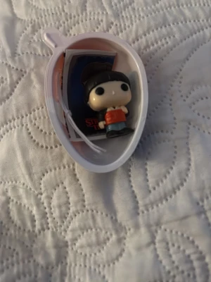 Stranger Things Funko Pop Will  - Säljer en liten Stranger Things minifigur från Funko. Den är det mest ovanligaste man kan få. Öppnad för 5 minuter sen
