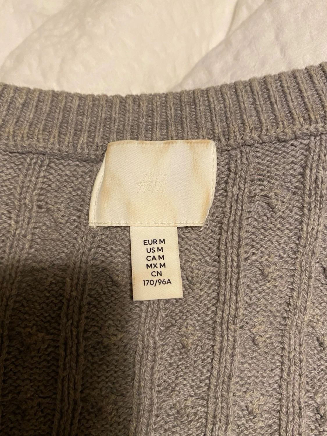 Grå kabelstickad kofta från H&M - 1