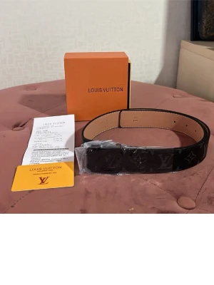 Lvv bälte  - Helt nya du får med allt som finns på bilden för bra pris 