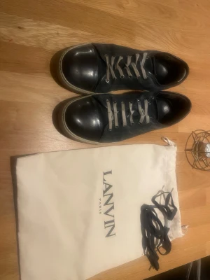 Blå sneakers från Lanvin i mocka - ( BYT MED MIG) eller köp mina skor