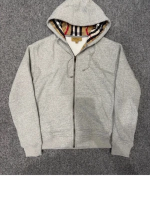 Burberry hoodie - Snygg burberry hoodie i storlek S