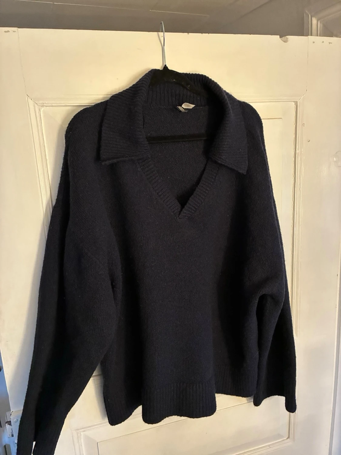 Mörkblå stickad tröja från H&M Divided