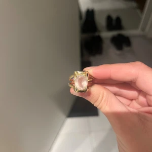 Guldfärgad ring maria nilsdotter - vill få sålt snabbt !!! box ingår