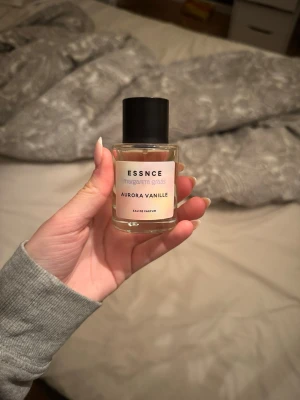 Aurora Vanille - Säljer denna goda parfymen från essnce som Margareta Grääs gjorde tillsammans med dom! Luktar supergott och finns inte att köpa då den var limiterad