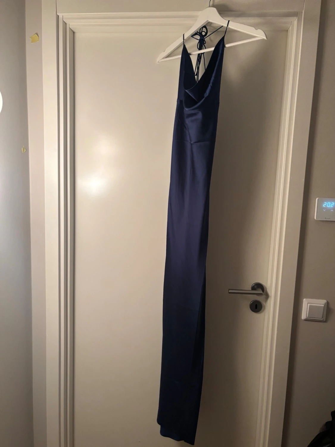 Marinblå långklänning med snörning