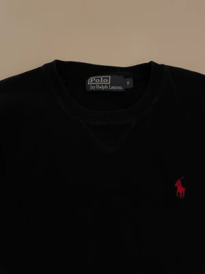 Polo Ralph Lauren tröja | Mörkblå - Säljer nu denna mörkblåa stickade tröjan från Polo Ralph Lauren. Tröjan är i storlek S och är riktigt skön. | Skick 7/10 | Pris kan diskuteras i pm! | MVH William