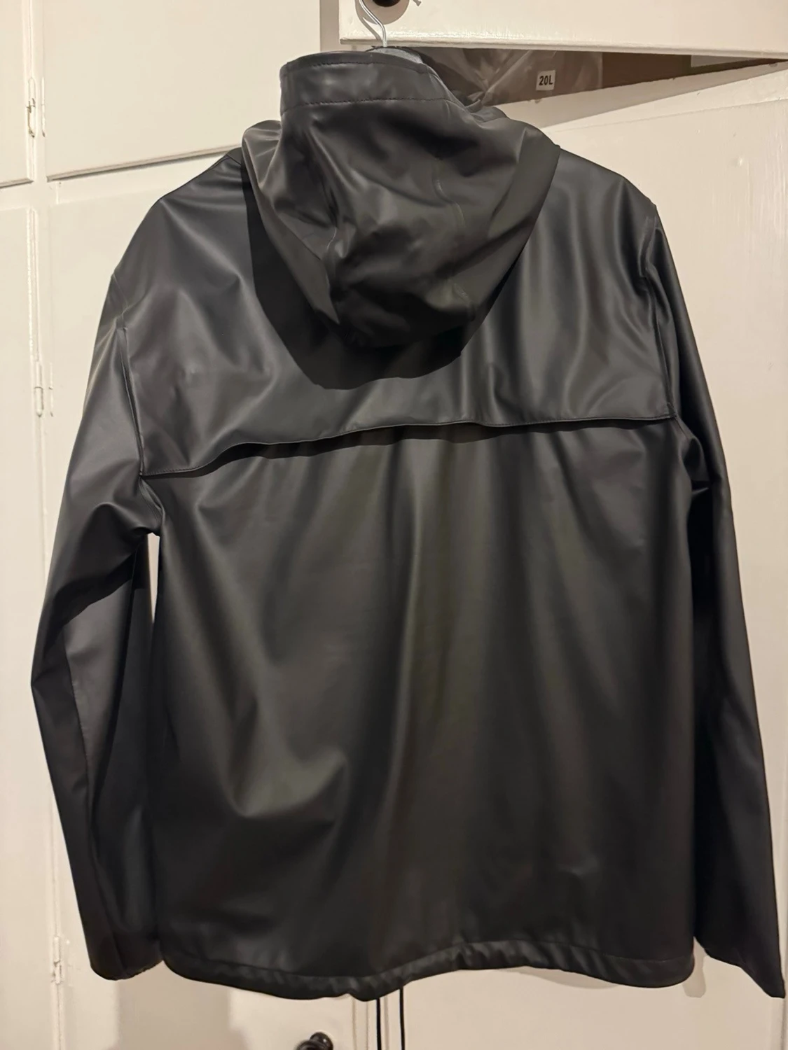 Svart regnjacka från Herschel - 1