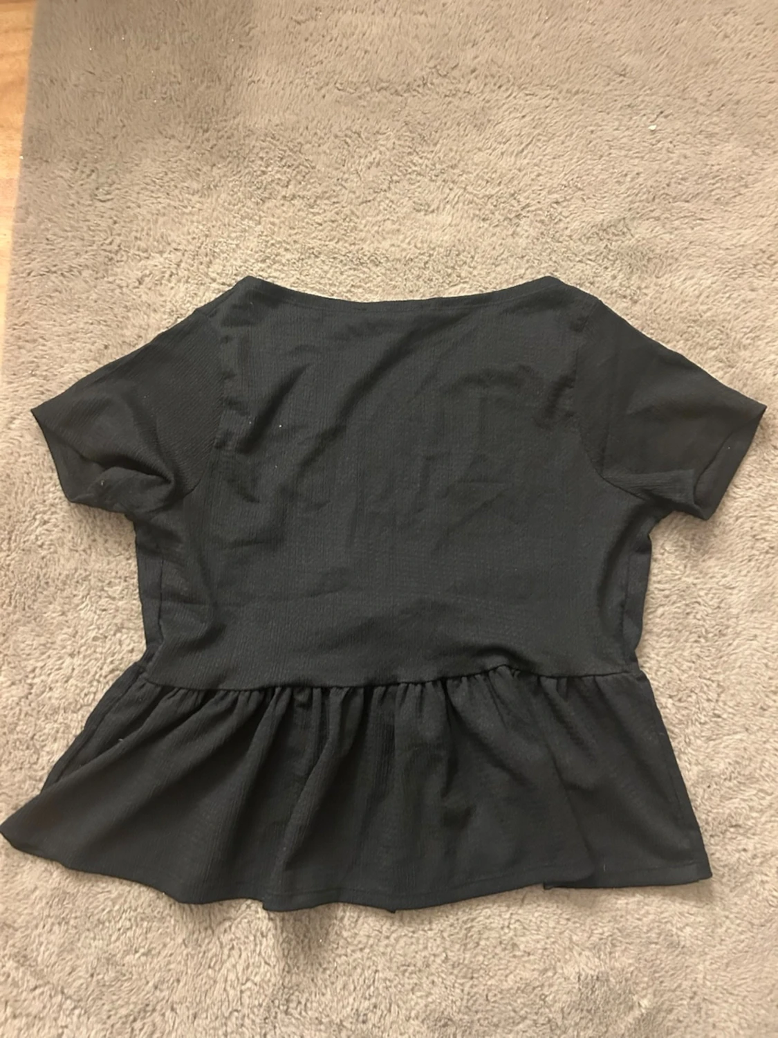 Svart omlottopp med knyt - 1