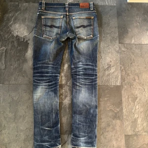Feta grim Tim  - Intressekoll på dessa Nudie Jeans i storlek W31 L32 med snygg tvätt.oops jeansen har hål i båda fickorna! Hör av dig vid minsta lilla fundering!