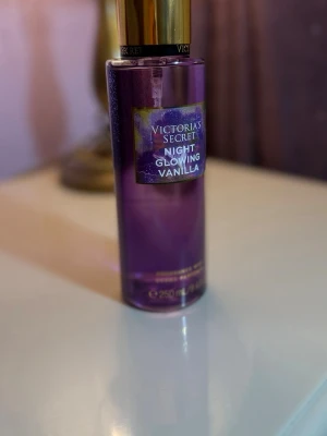 Victoria Secret - Night Glowing Vanilla