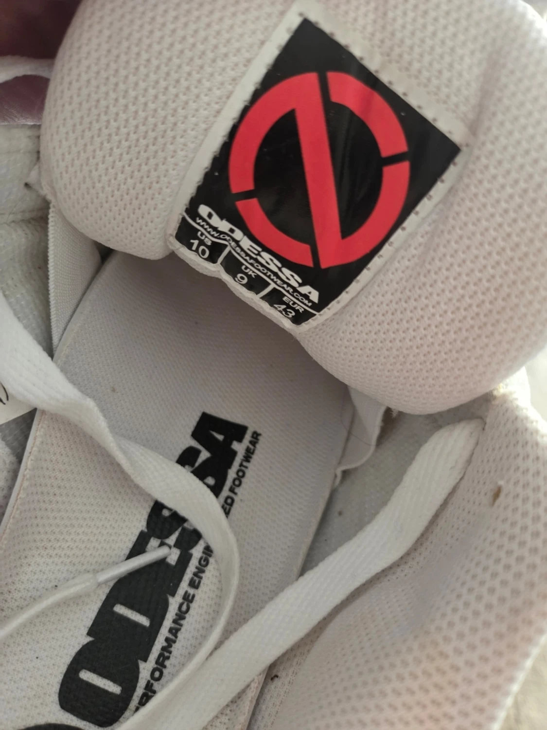 Vita sneakers med perforerad tå - 6