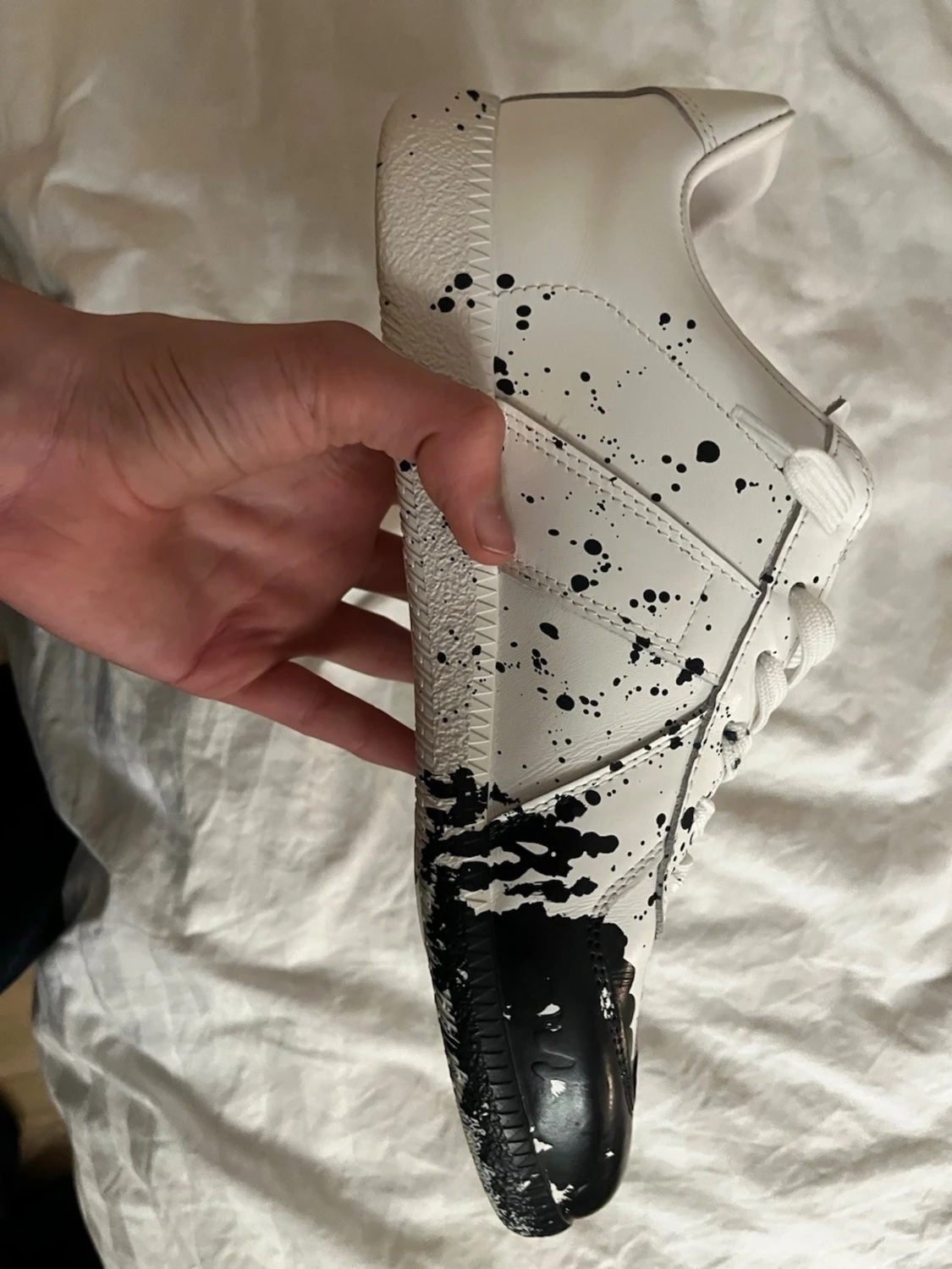 Svarta och vita sneakers med färgstänk - 3