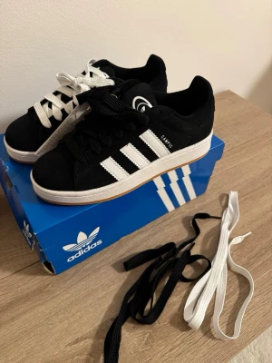 Adidas Campus svarta - Helt nya