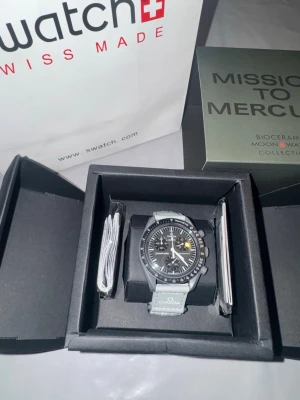 Swatch x Omega Mission to Mercury klocka - Väldigt sällan använd. Inga synliga tecken på repor/skador. 