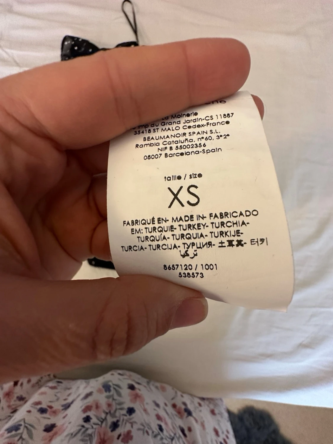 Svart topp med knyt och prickar - 3