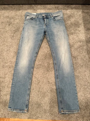 Dondup mius  - Ljusblå jeans från dondup i snygg färg . Storlek W32 och 9/10 skick✅