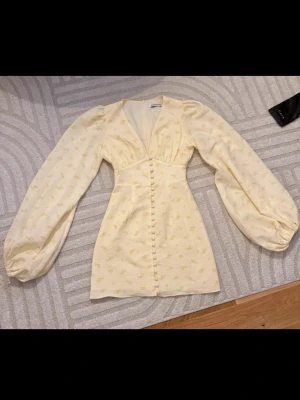 Adoore Klänning  - Använd en gång, storlek 34 💛