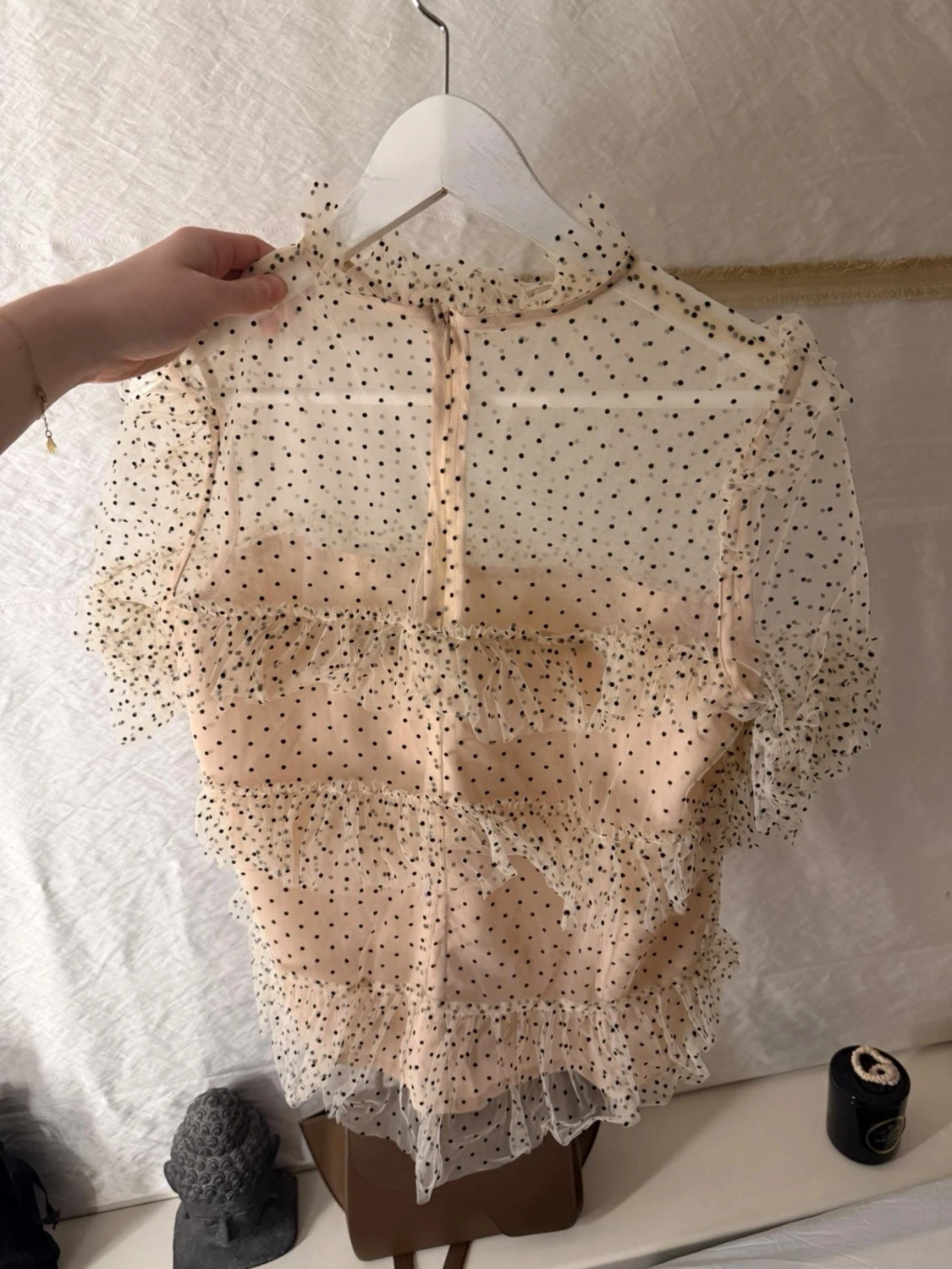 Prickig volangblus med mesh - 1