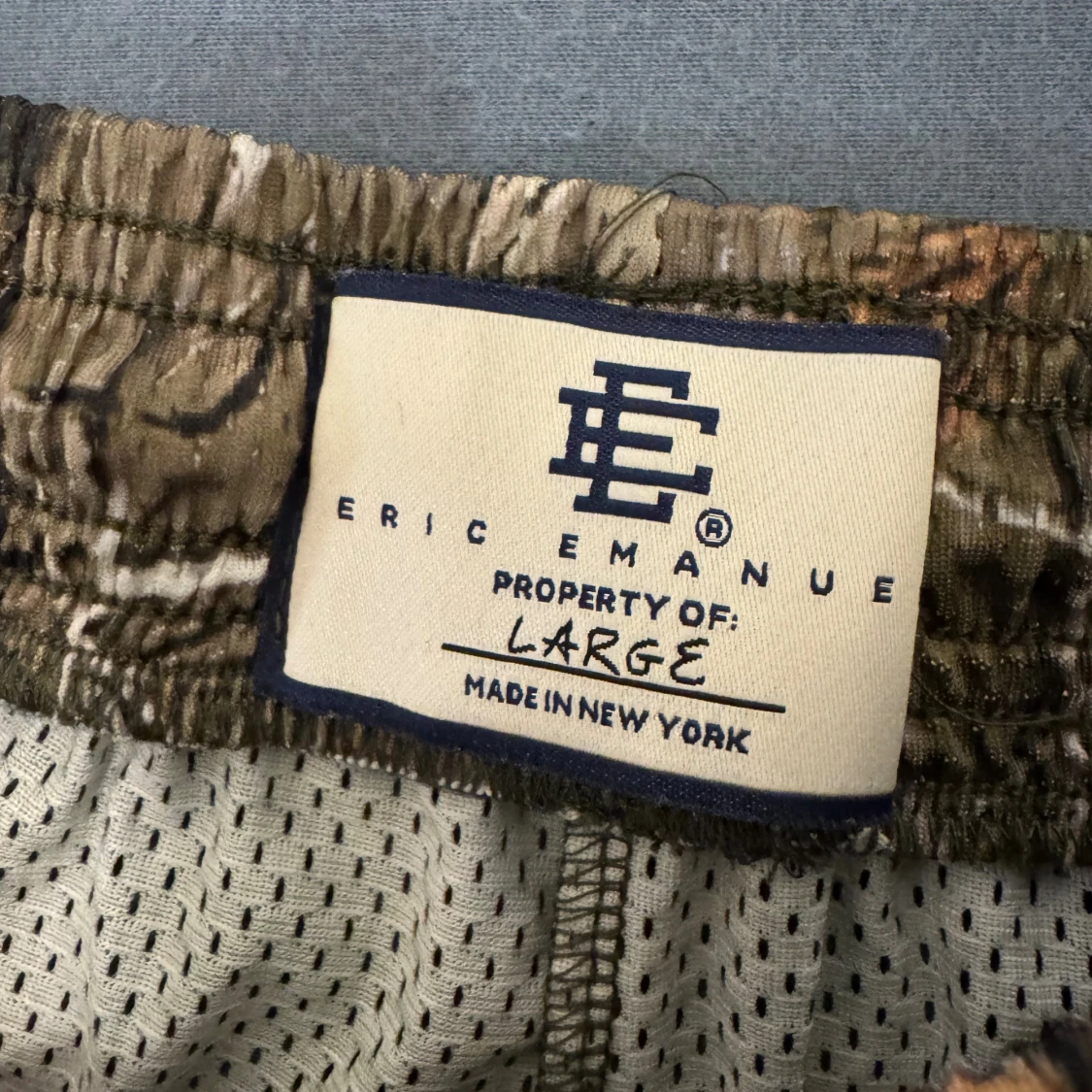 Eric Emanuel camo shorts med logga - 2