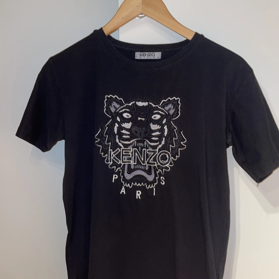 Svart Kenzo t-shirt med tigerbrodyr