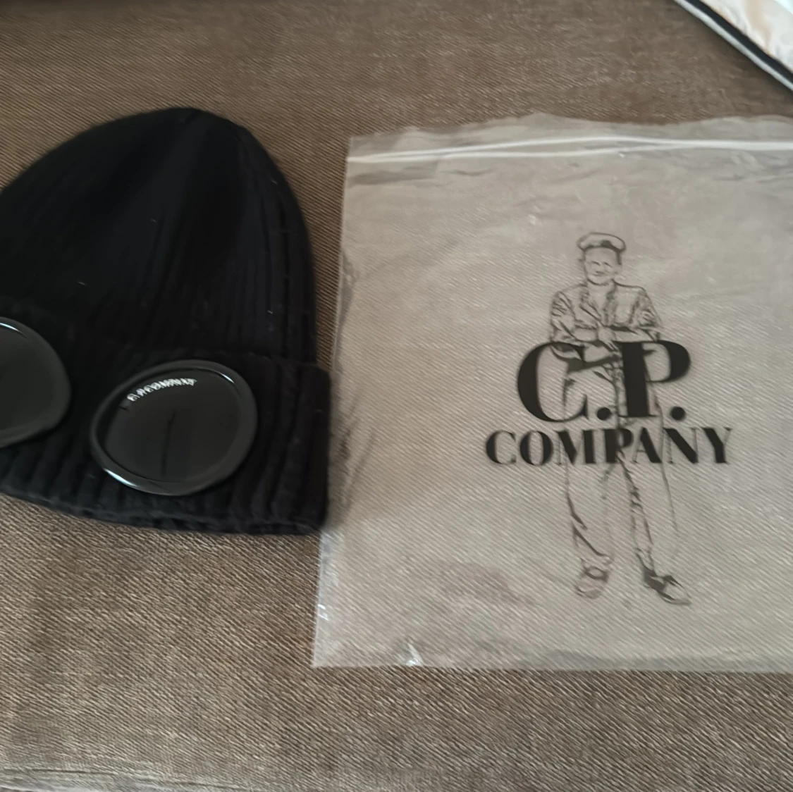 Svart C.P. Company Goggle mössa - 2