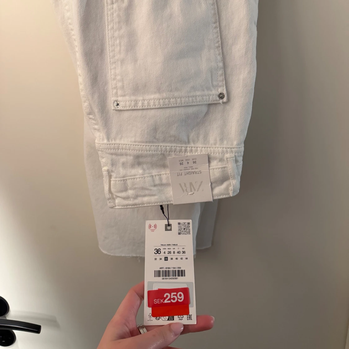 Vita straight fit jeans från Zara - 2