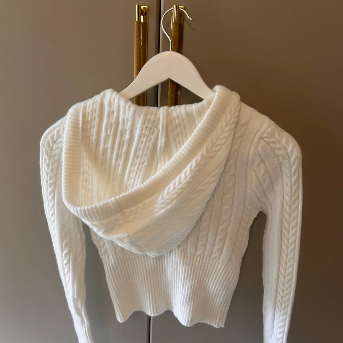 Vit stickad hoodie med dragkedja - 1