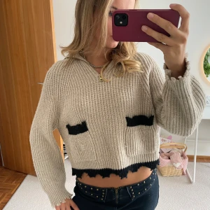 Halv zip tröja - Super fin tröja halvzip med svarta detaljer❣️