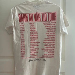 Hov1 merch - Säljer en hov1 merch tshirt som jag köpte på konsert 2022, fint skick😍