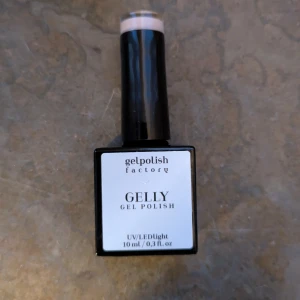 Gel polish factory Gel polish/gellack kräver uv-ledlampa - Gel polish factory - my milkshakes. Ny och oanvänd. Se färg på sista bilden, tagen från nätet. 