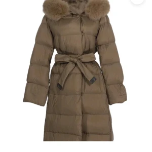 Lily jacket camel  - Stl S, exakt som på bild. Jättefin o bekväm. Nypris (2799kr) 