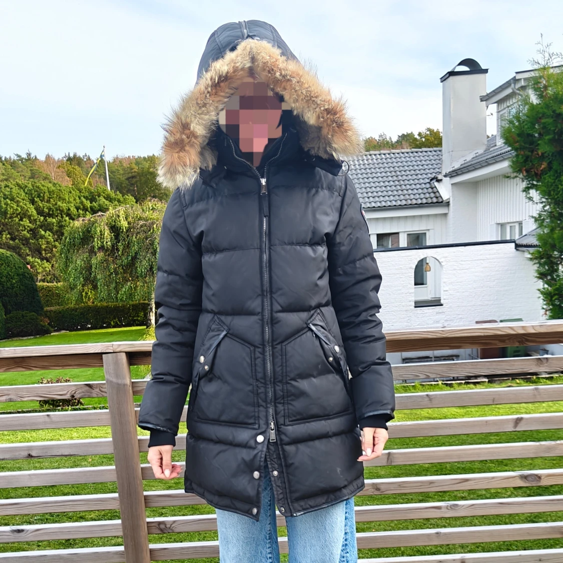 Svart dunjacka med päls från Pajar