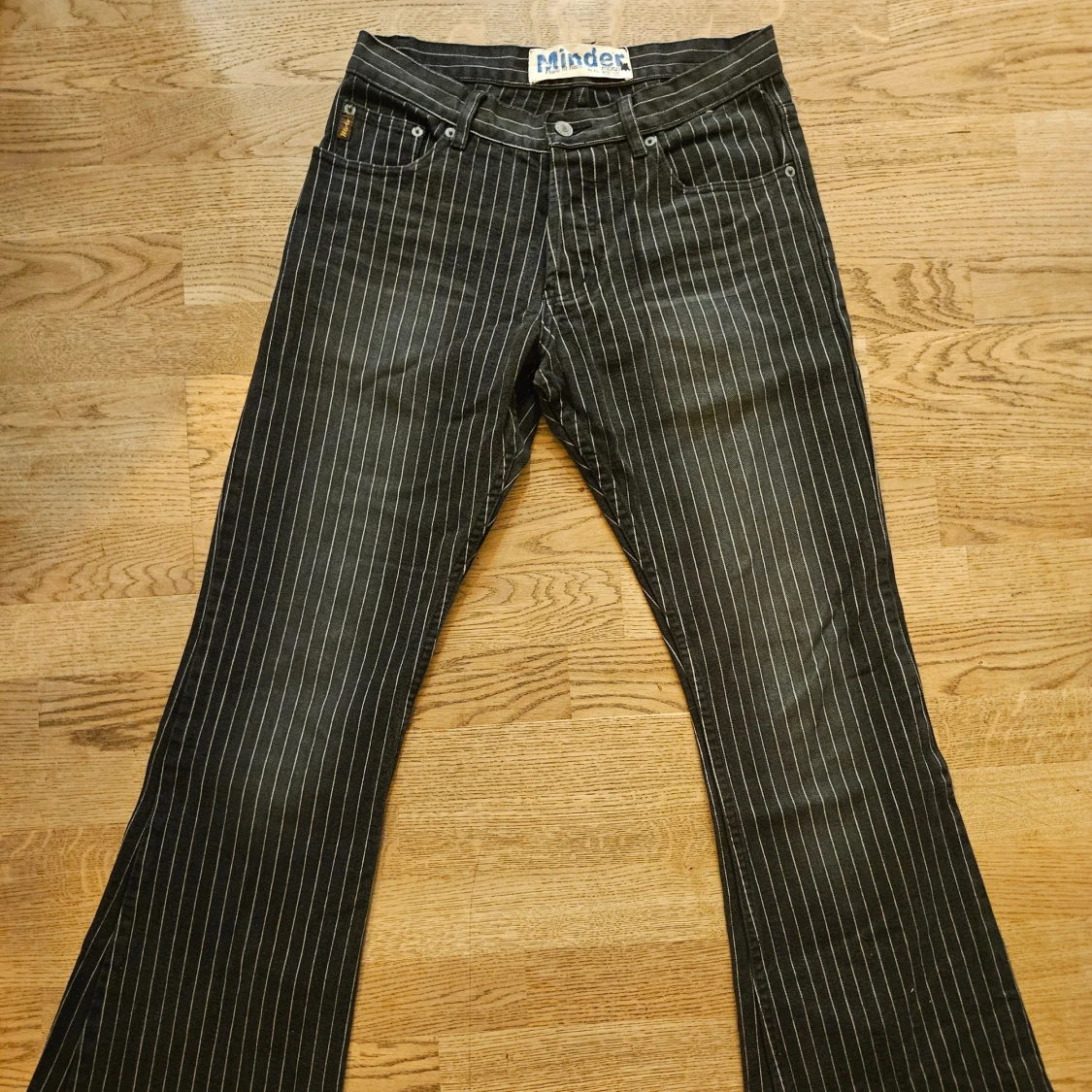 Svarta randiga bootcut jeans