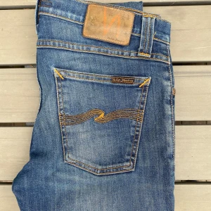 Nudie denim jeans - Säljer riktigt feta nudie jeans | hela byxans längd :104 cm | bredd : 41 cm | skriv vid minsta fundering ! 🙌😇