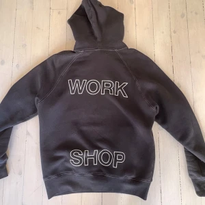 Our Legacy Workshop hoodie - Blå hoodie från Our Legacy size XS men sitter som S. Använd en enda gång.