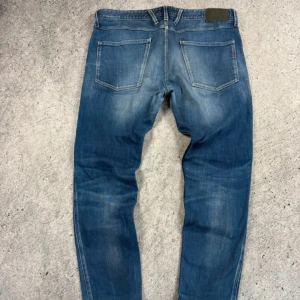 Blåa Replay Anbass - Säljer nu ett par Blåa Replay Anbass som passar till det mest. Kostar runt 1500kr nypris. Mittpris 350kr, skicka gärna bud o skriv gärna vid frågor eller funderingar!