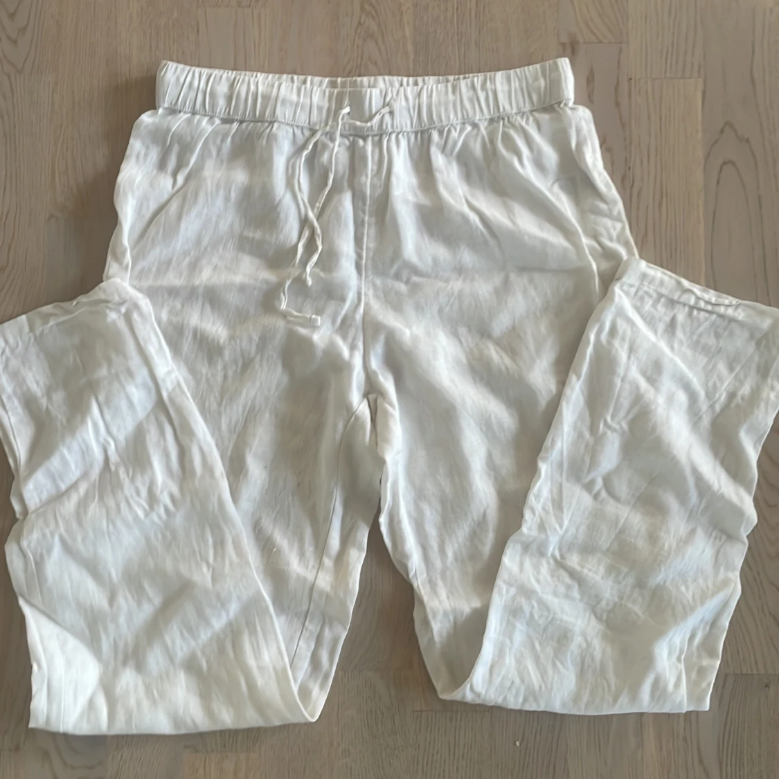 Vita linnebyxor från H&M HOME