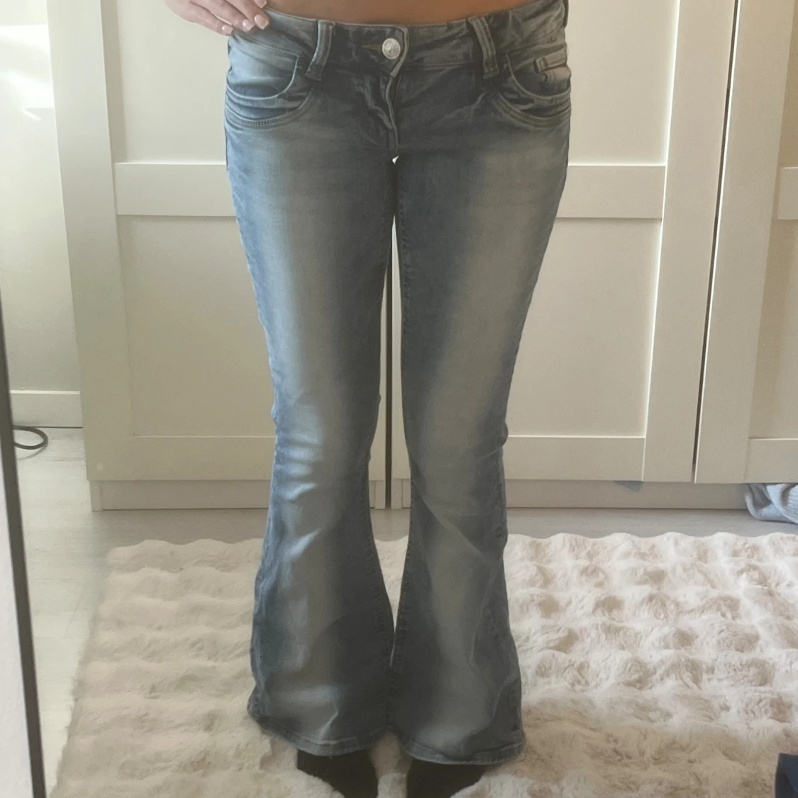 Blå bootcut jeans med låg midja - 1